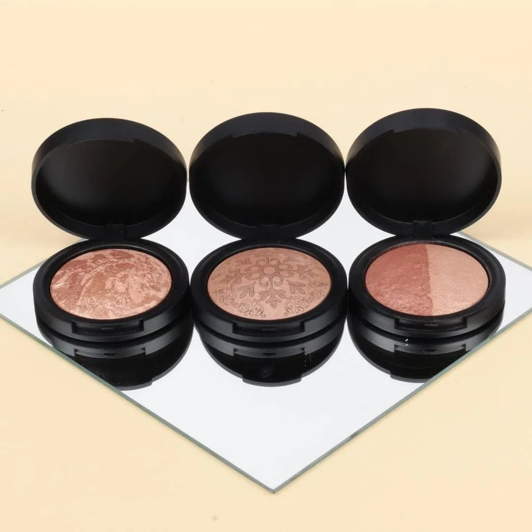 aden Terracotta Baked Bronzer/Highlighter Duo Create a gorgeous sculpted glow with this baked duo (7g) MADE IN ITALY (Terracotta Baked Bronzer/Highlighter Duo)