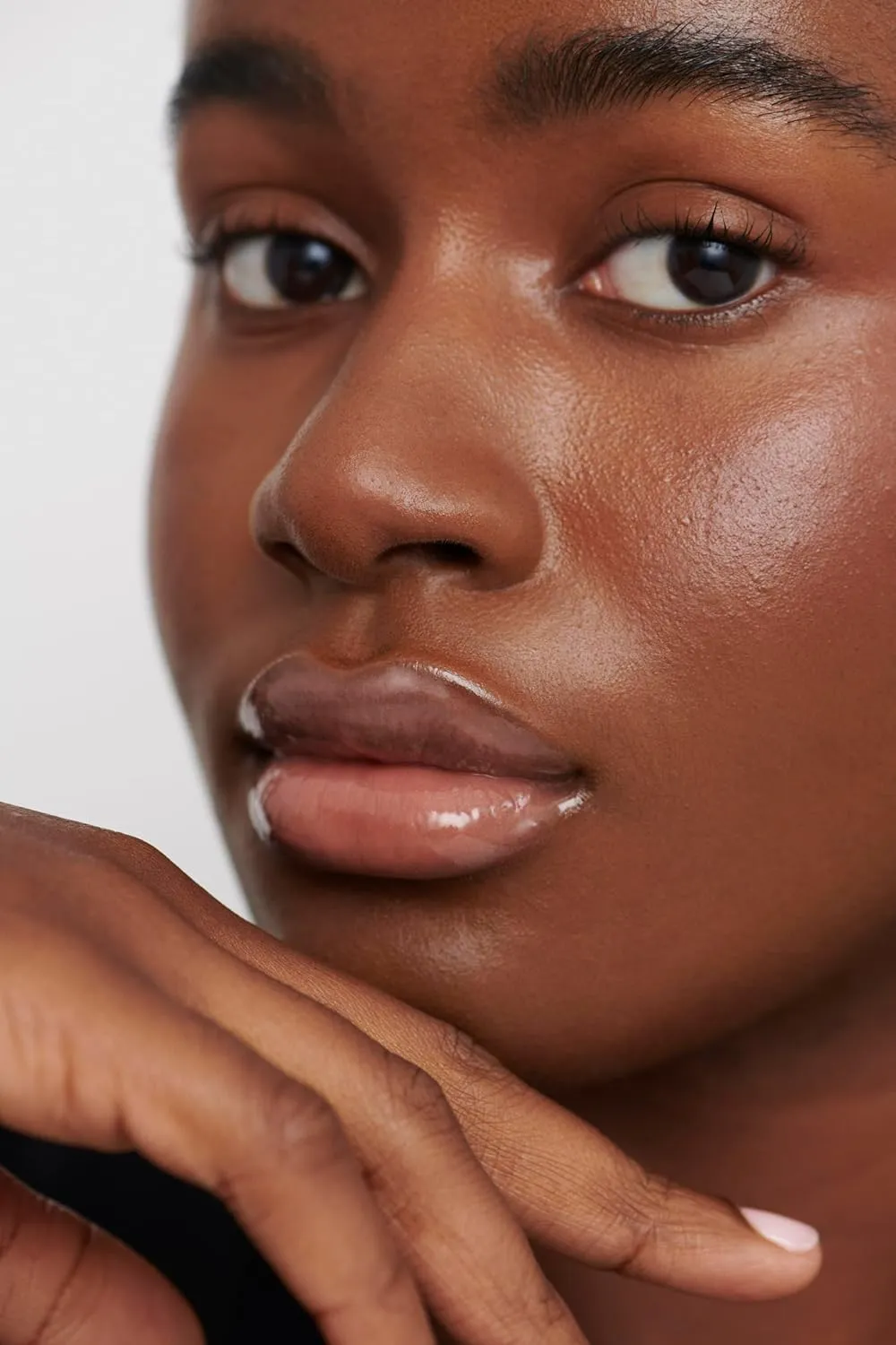 Ami Colé Skin-Enhancing Stick Foundation (220 - deep golden olive brown), 0.20 oz