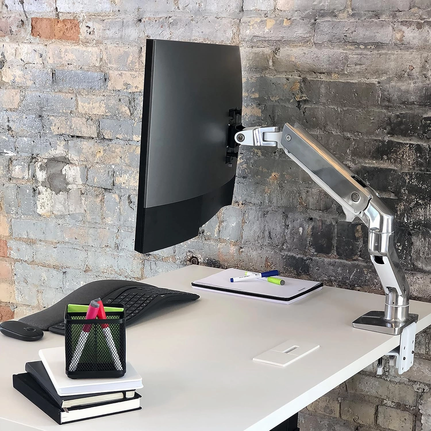 Ergotron – HX Premium Heavy Duty Monitor Arm, Single Monitor VESA Desk Mount – for Flat or Slight Curved Ultrawide Monitors Up to 49 inches, 20 to 42 lbs – Standard Pivot, Polished Aluminum