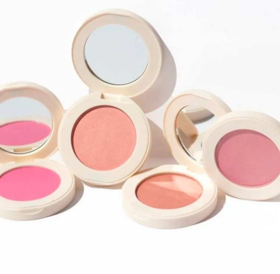 FARMASi Powder Blusher, Glow Boosting, Naturally Luminous Lightweight, Highly Pigmented, Soften and Moisturize the skin, Buildable Coverage Blush, Vegan 0.159 Fl Oz / 4.5g-03 Cool Queen