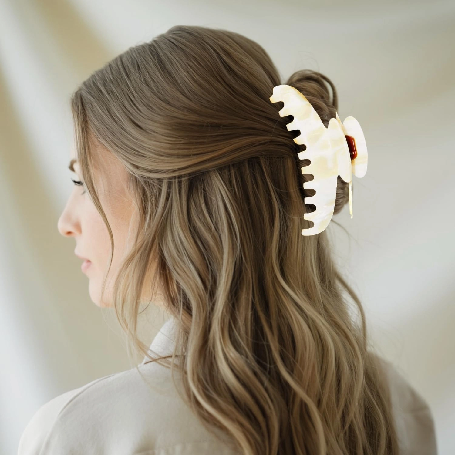 French Amie Contour Ivory Large 4 ¾” Handmade Cellulose Hair Grip Claw Clip Clamps Indoor Outdoor for Women and Girls for Thick Hairs (Ivory)