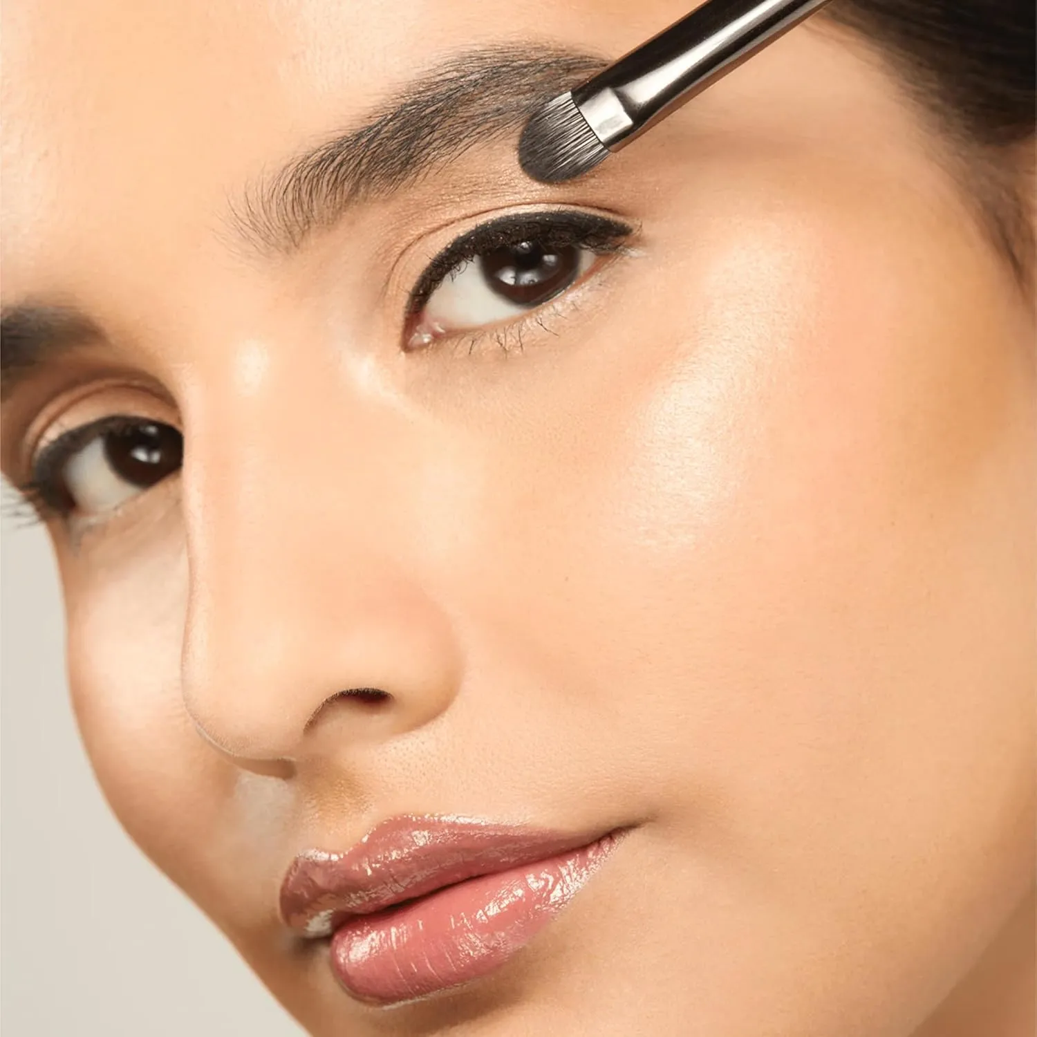Gerard Cosmetics Star Powder Highlighter Dorothy, Deep Bronze Mineral Highlighter Makeup for Glowing Skin, Professional Facial Luminizer, Cruelty Free, Made in the USA