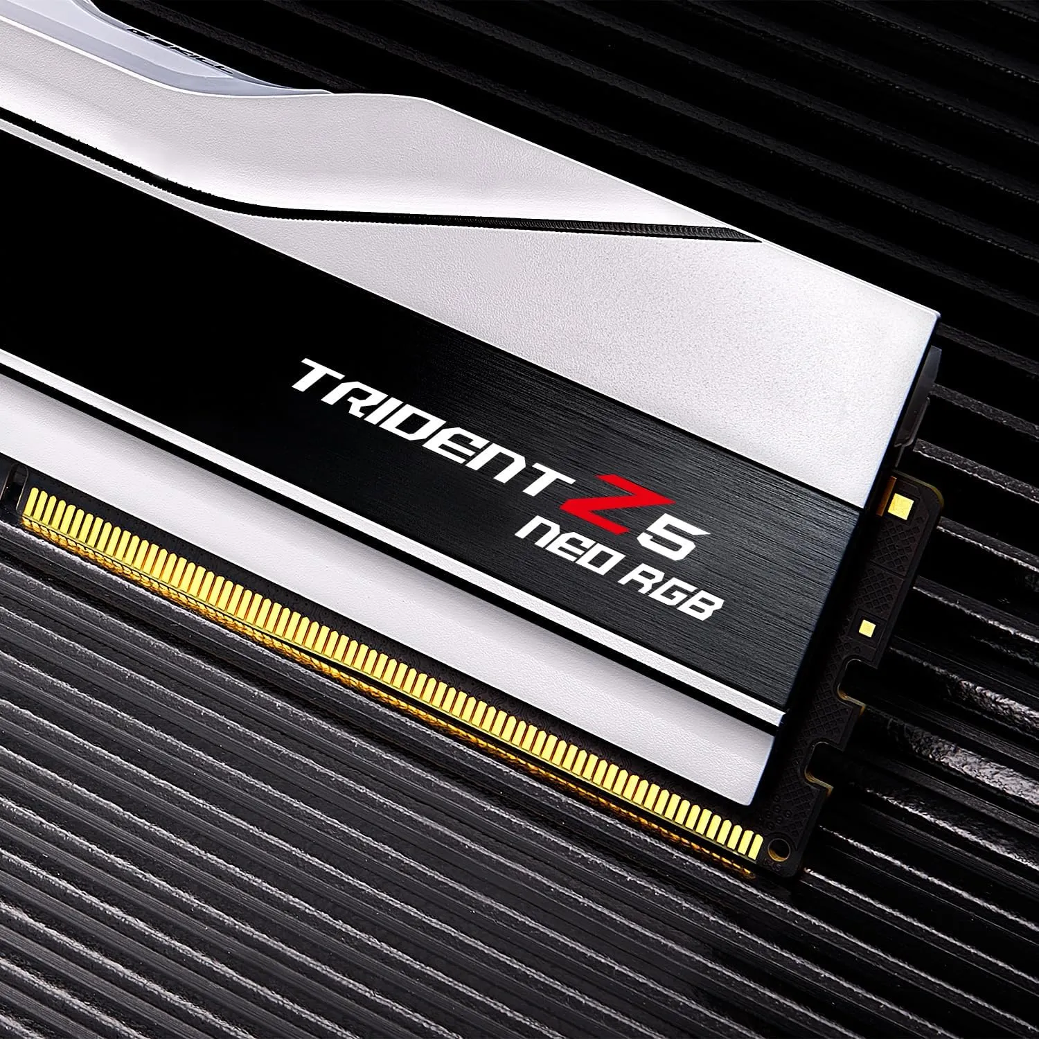 G.SKILL Trident Z5 Neo RGB Series (AMD Expo) DDR5 RAM 32GB (2X 16GB) 6000MT/s CL26-36-36-96 1.45V Desktop Computer Memory U-DIMM - White (F5-6000J2636H16GX2-TZ5NRW)