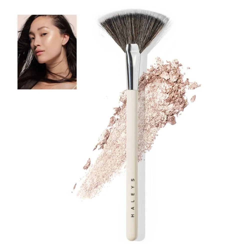 HALEYS Fan Brush VEGAN CRUELTY-FREE, Sustainable Wood, Vegan Bristles for Airbrushed Finish, For highlighter application, Streak-free, Perfect Blending, Blurs, Smooths with Control