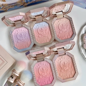 Huazhixiao Cheek Blush Moonlight Mermaid Tri-Color Gradient Blusher,Contour and Highlight Blush Palette, Easy to Sculpt the Face Shimmer Illuminator Highlighters for a Glowing Look (#02)