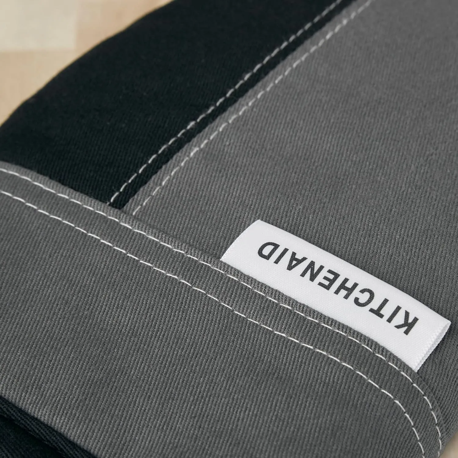 KITCHENAID Beacon Two-Tone Mini Oven Mitt 2-Pack Set, Contour Silver/Matte Black, 5.5"x8"