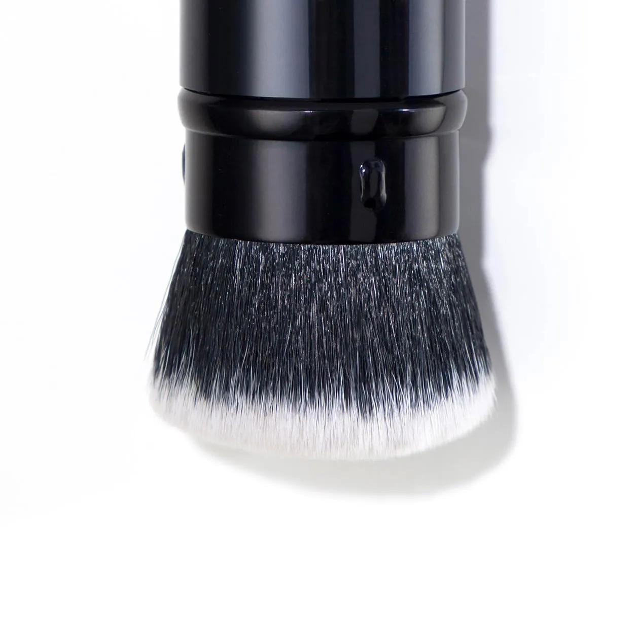Lune Aster Kabuki Brush - High-performance, vegan Kabuki Brush.