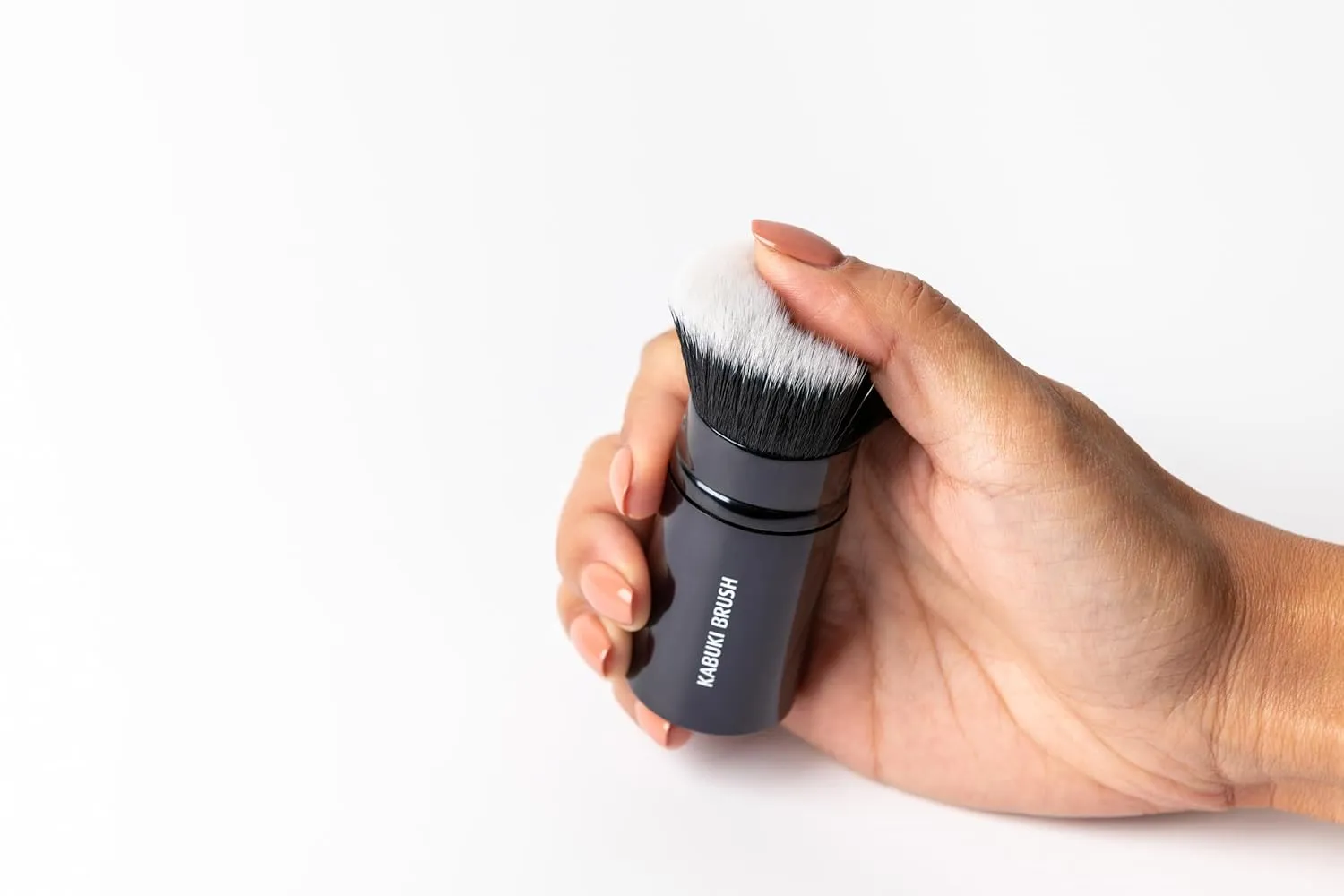 Lune Aster Kabuki Brush - High-performance, vegan Kabuki Brush.
