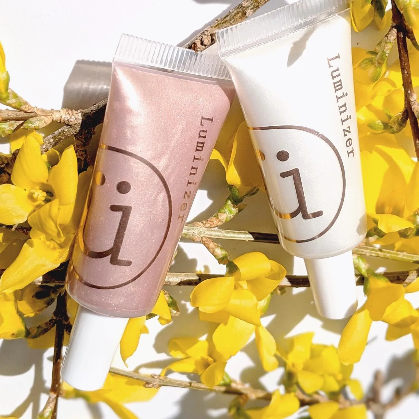 M2U NYC Liquid Highlighter Makeup – Lightweight Luminizer for Natural Radiant Glow with Shimmer – Ultra Smooth Hydrating Illuminator, Face, Cheekbone & Body Glow Enhancer Pink Pearl (Mermaid Tears)