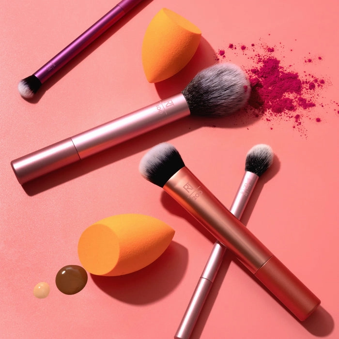Real Techniques Everyday Essentials Makeup Brush Set with Sponge - 6 Pcs set