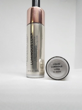 Revolution Liquid Highlighter Luminous-Lunar