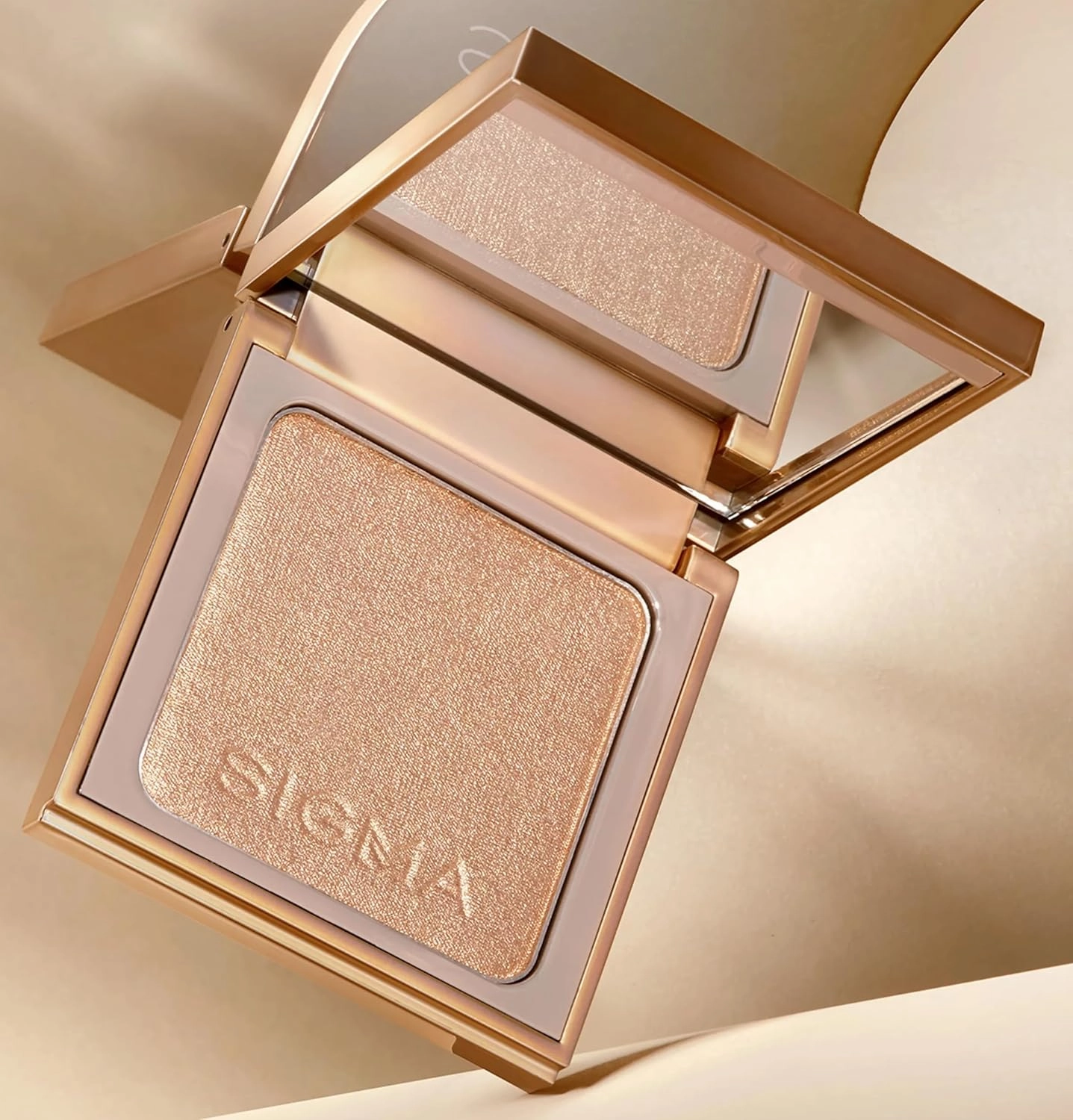 Sigma Beauty Highlighter Makeup – Illuminating Highlighting Powder for Face, Sheer Glimmer Face Highlighter for Cheeks, Cupid’s Bow, & Brow Bone (Golden Hour, Warm Amber Metallic)