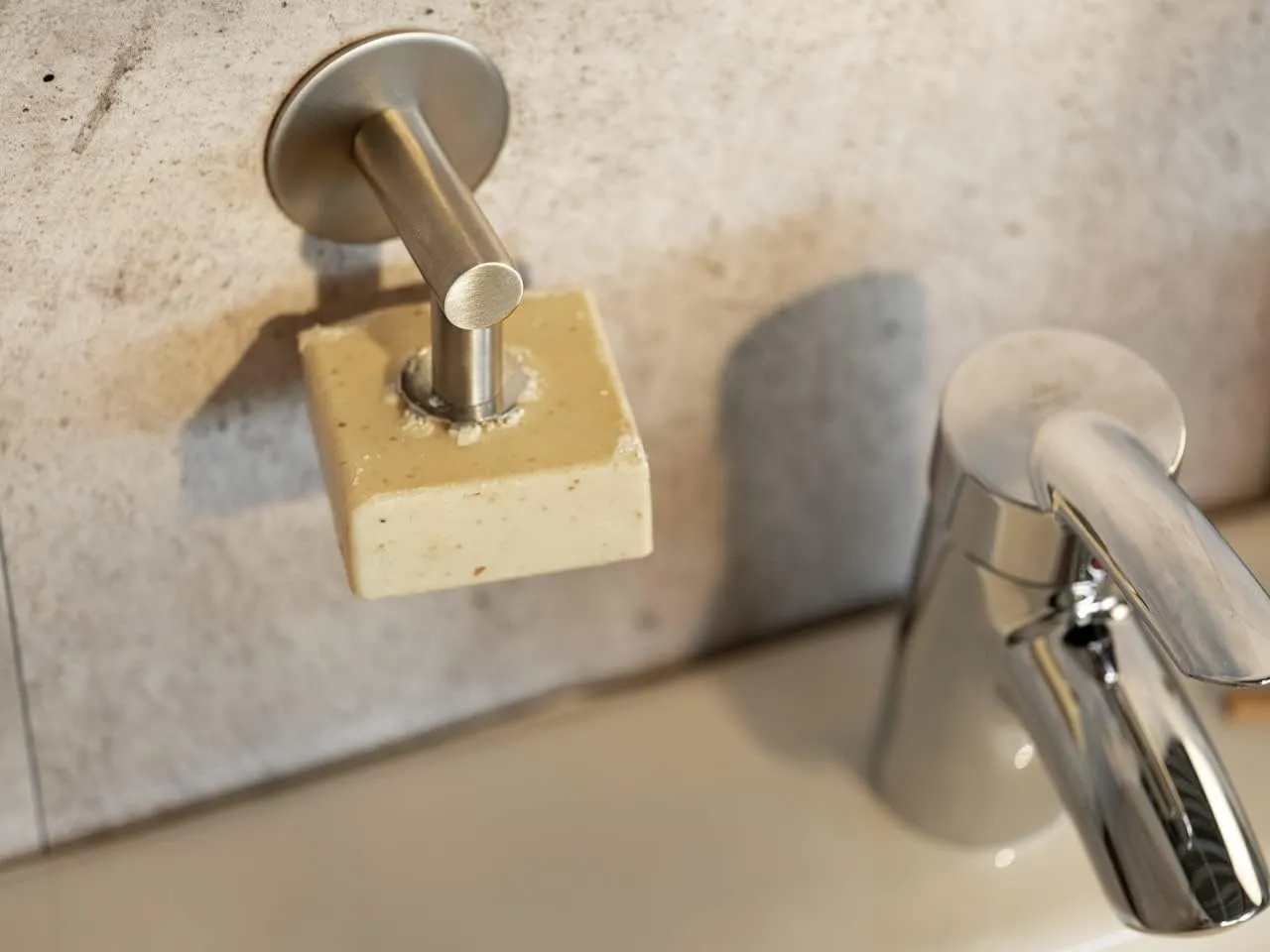 WENKO Stainless Steel Shiny Soap Holder with Magnet and Turbo-Loc Wall Mount for Gluing, Silver matt, 4,5 x 4 x 7 cm
