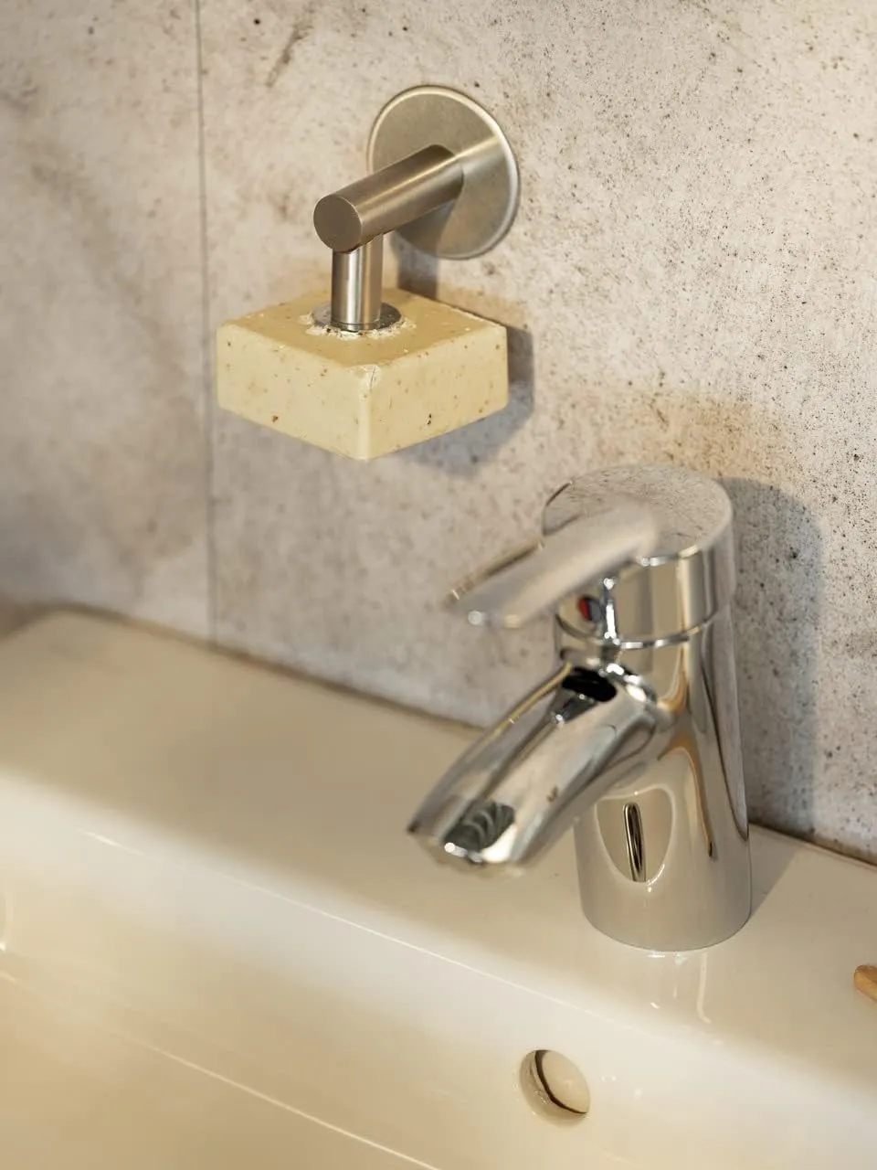 WENKO Stainless Steel Shiny Soap Holder with Magnet and Turbo-Loc Wall Mount for Gluing, Silver matt, 4,5 x 4 x 7 cm